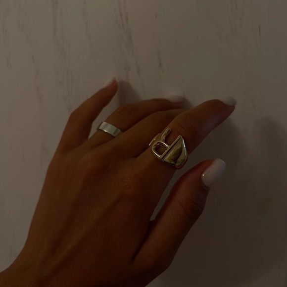 bold + classy initial ring - Picture 10 of 10